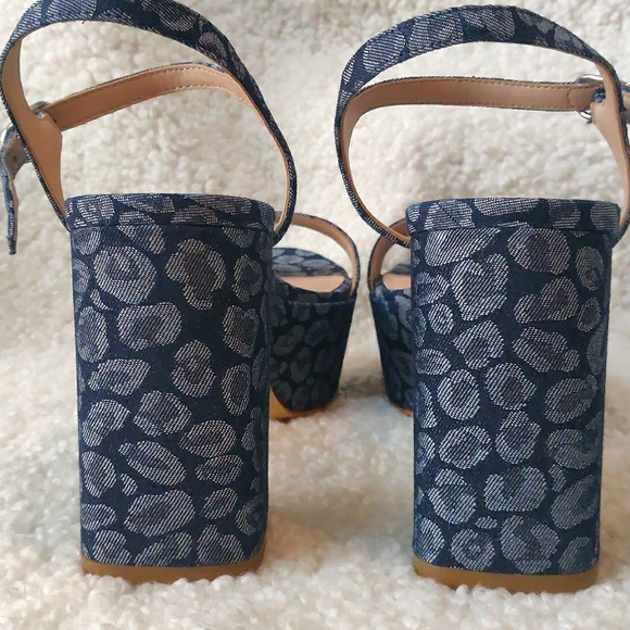 Stuart Weitzman Dancer Mif Block Platform Sandal Leopard printed denim/Blue. 8 B - Picture 8 of 11
